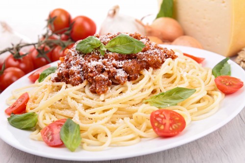 spaghetti with bolognese sauce and basil